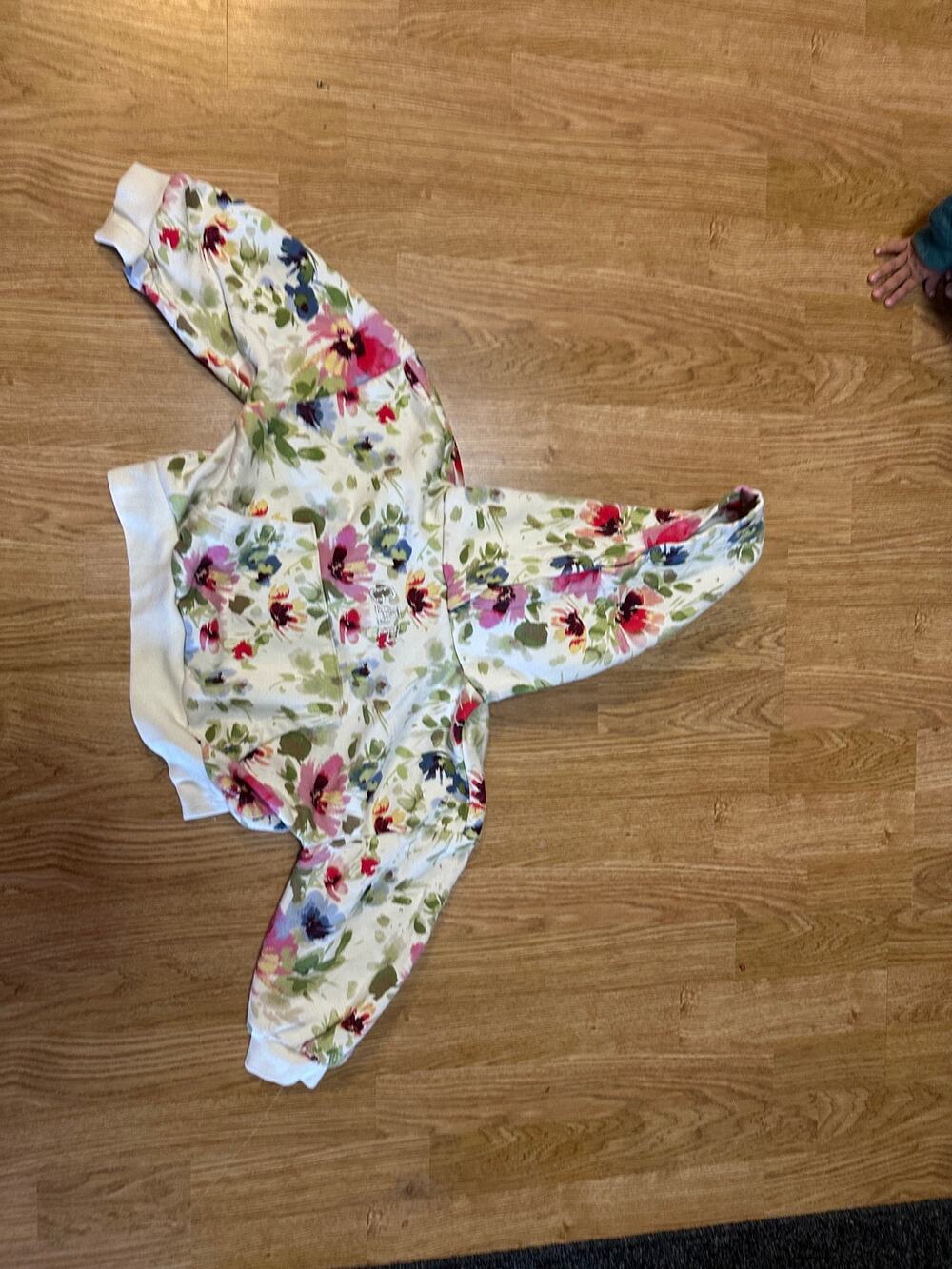 GAP Kids Floral Pullover Hoodie XS 4-5 - Cream Watercolor Flower Sweatshirt